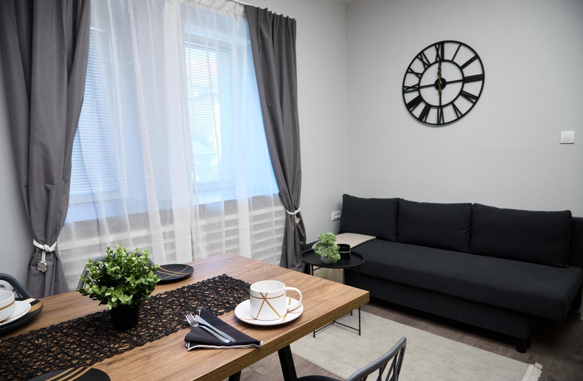 Brent Collection - Apartments In City Center Novi Sad Buitenkant foto