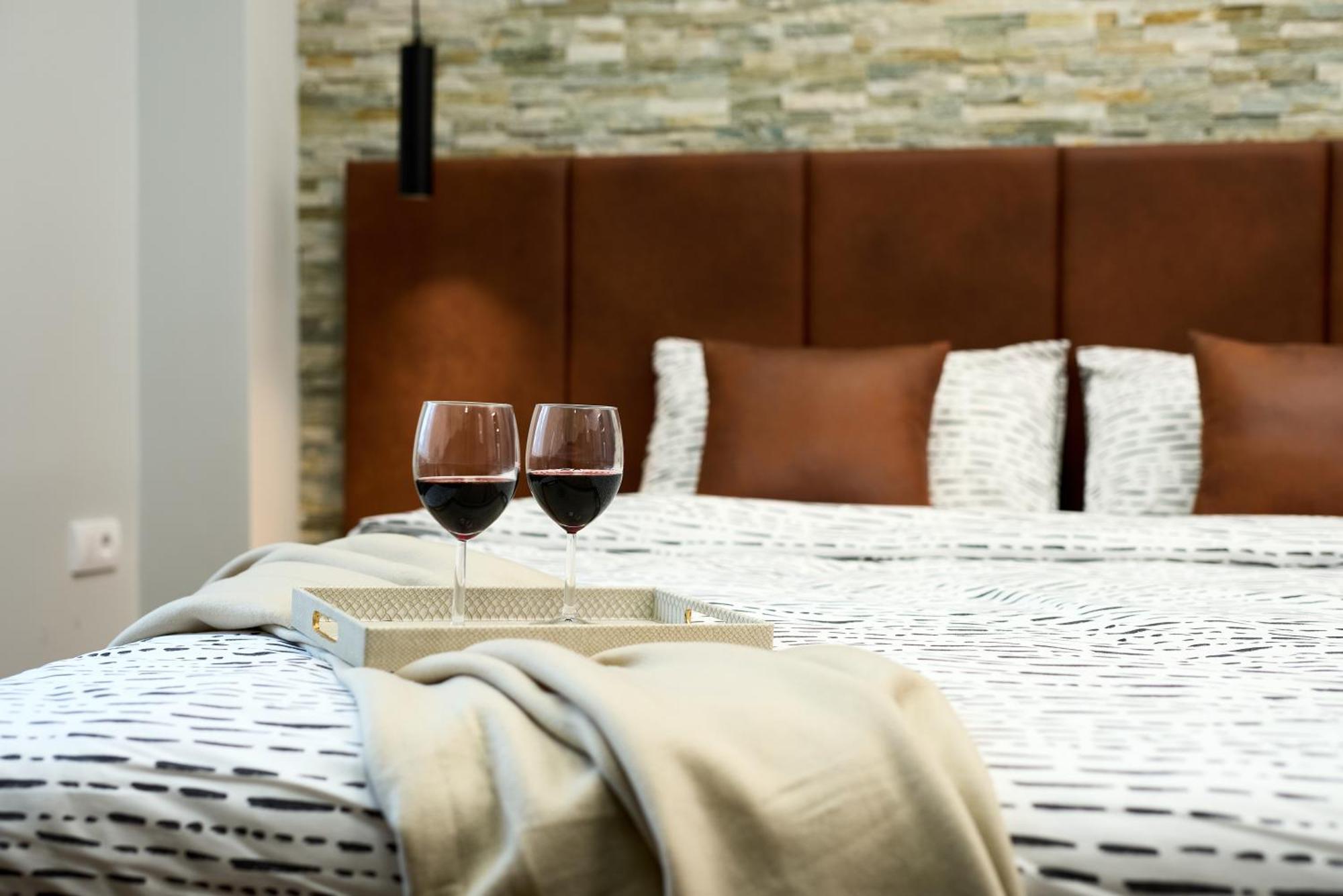 Brent Collection - Apartments In City Center Novi Sad Buitenkant foto